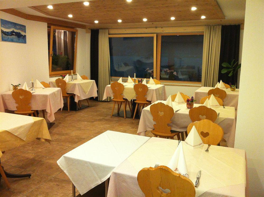 Hotel Pizzeria Selva Zernez Buitenkant foto
