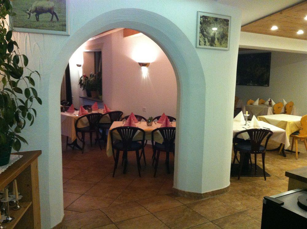 Hotel Pizzeria Selva Zernez Buitenkant foto