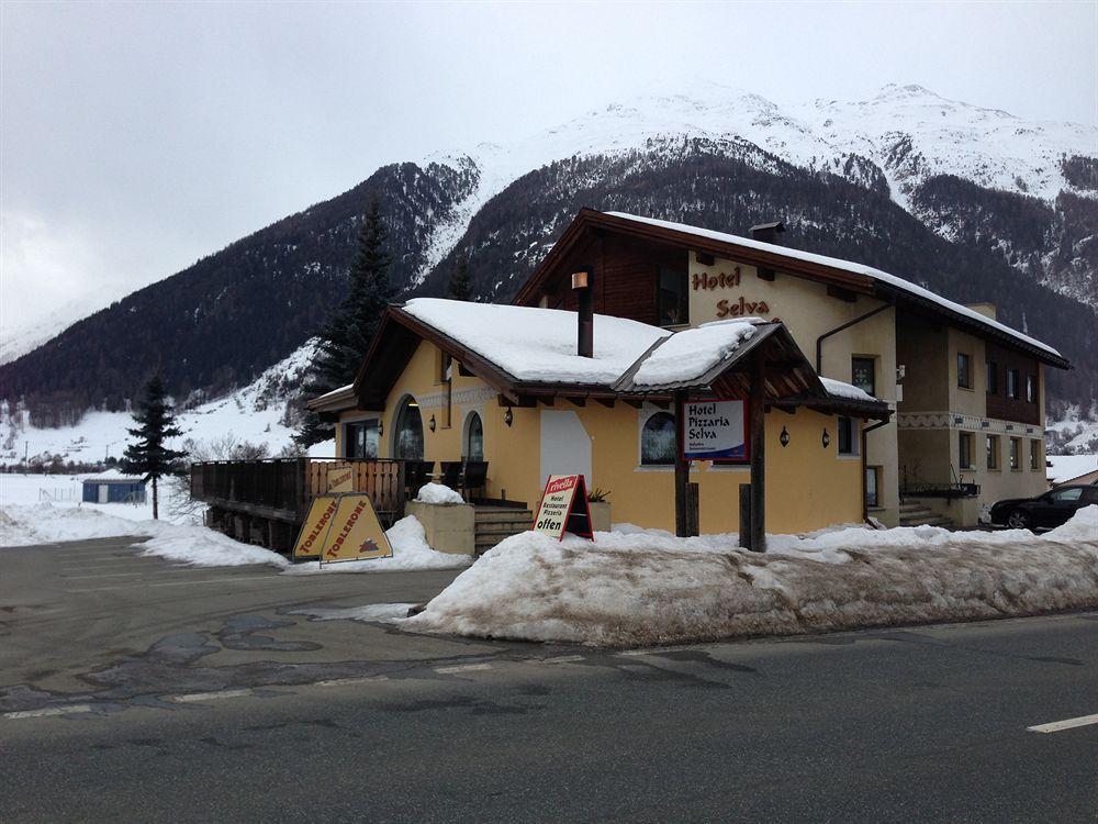 Hotel Pizzeria Selva Zernez Buitenkant foto