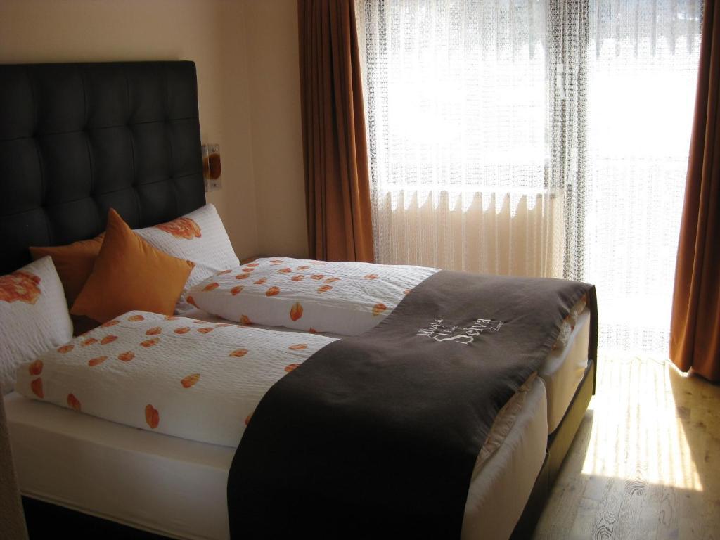 Hotel Pizzeria Selva Zernez Buitenkant foto