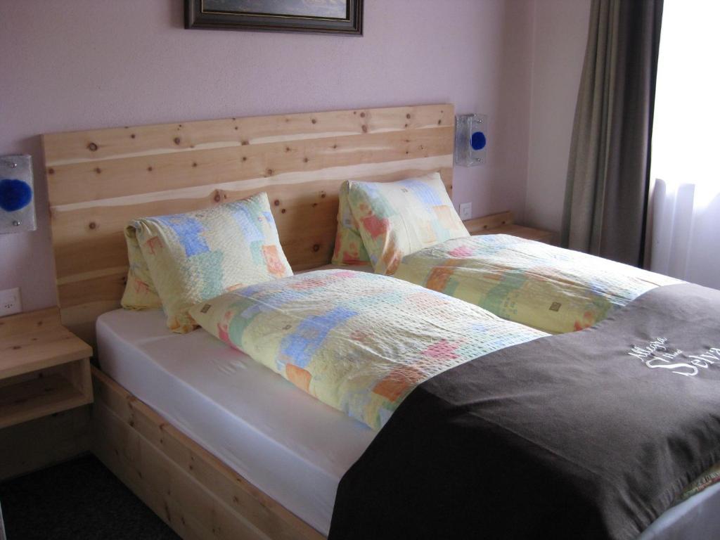 Hotel Pizzeria Selva Zernez Kamer foto