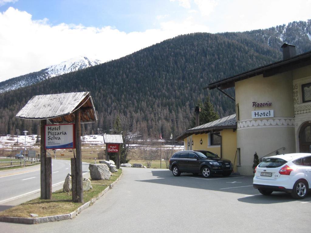 Hotel Pizzeria Selva Zernez Buitenkant foto