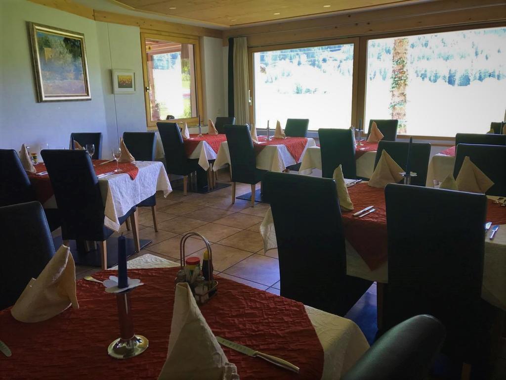 Hotel Pizzeria Selva Zernez Buitenkant foto