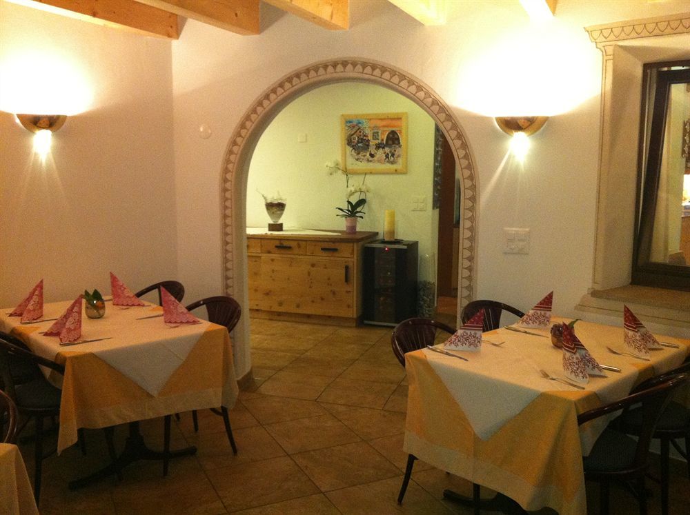Hotel Pizzeria Selva Zernez Buitenkant foto