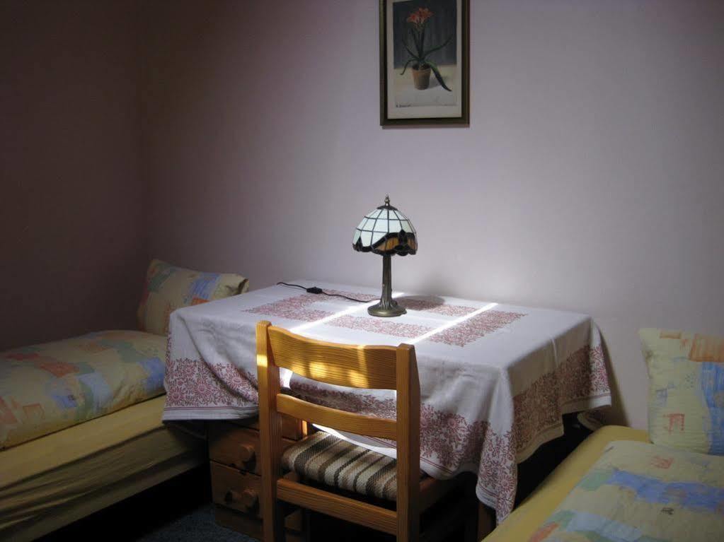 Hotel Pizzeria Selva Zernez Buitenkant foto