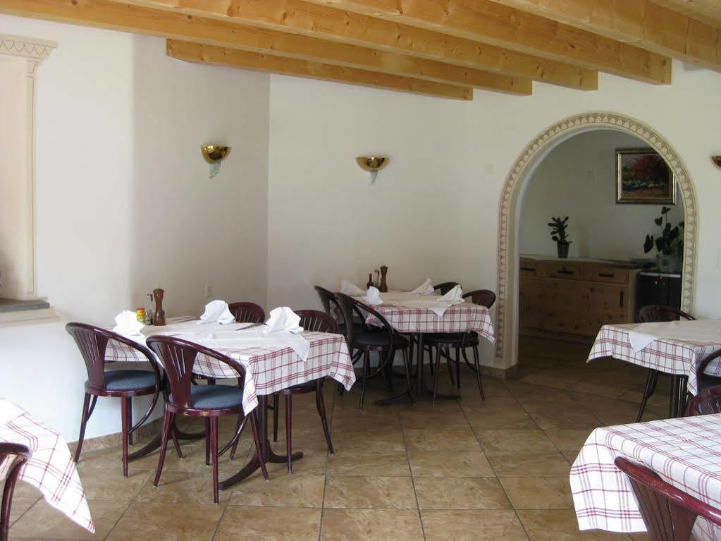 Hotel Pizzeria Selva Zernez Buitenkant foto