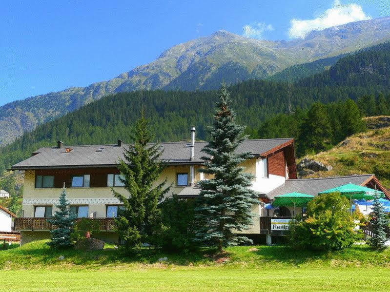 Hotel Pizzeria Selva Zernez Buitenkant foto